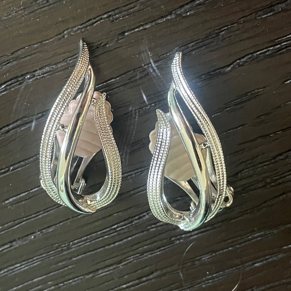 sarah Cov Jewelry - VTG Sarah Cov. Clip on earrings